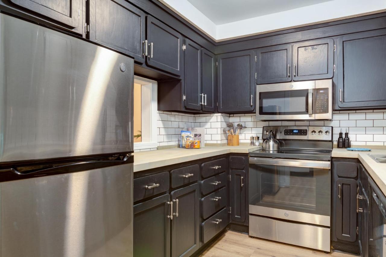 Entire Condo In Downtown Winston エクステリア 写真