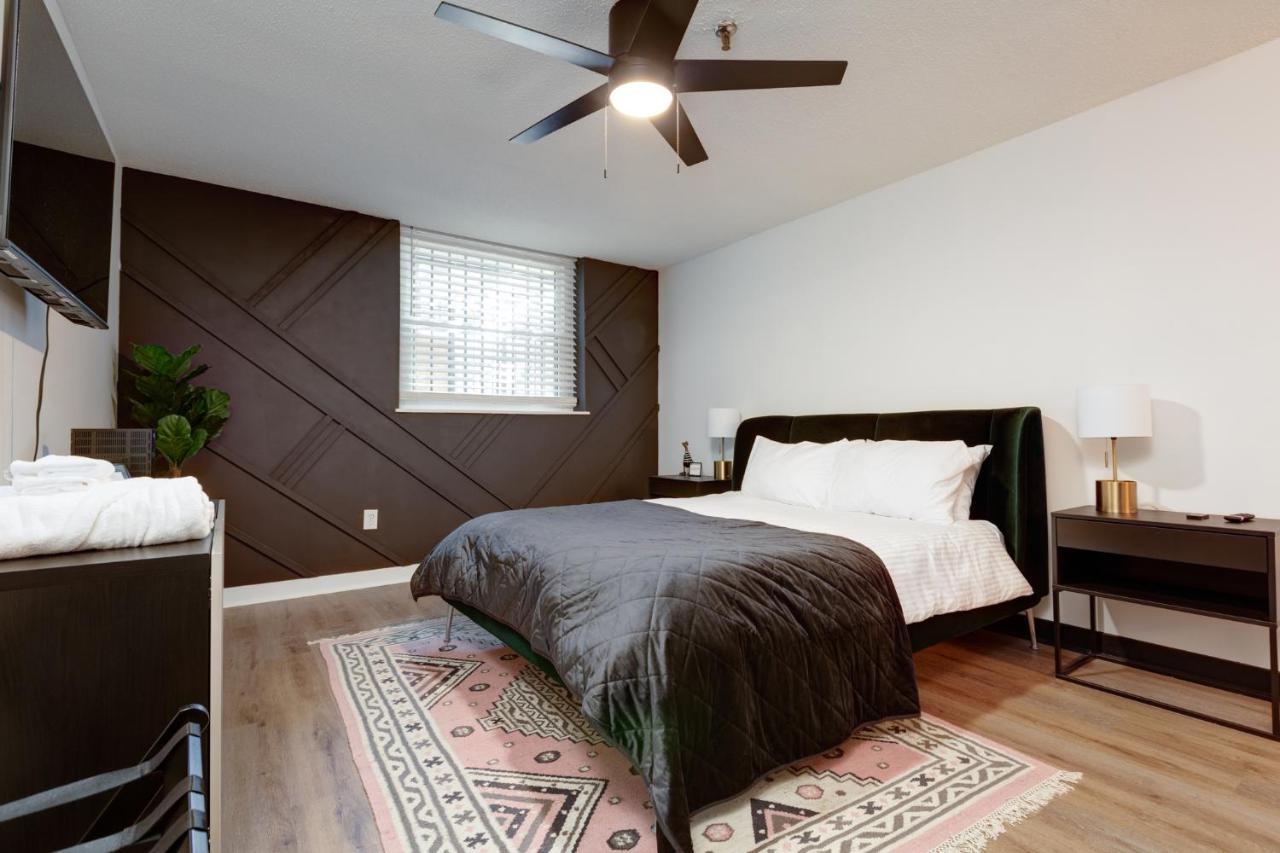 Entire Condo In Downtown Winston エクステリア 写真