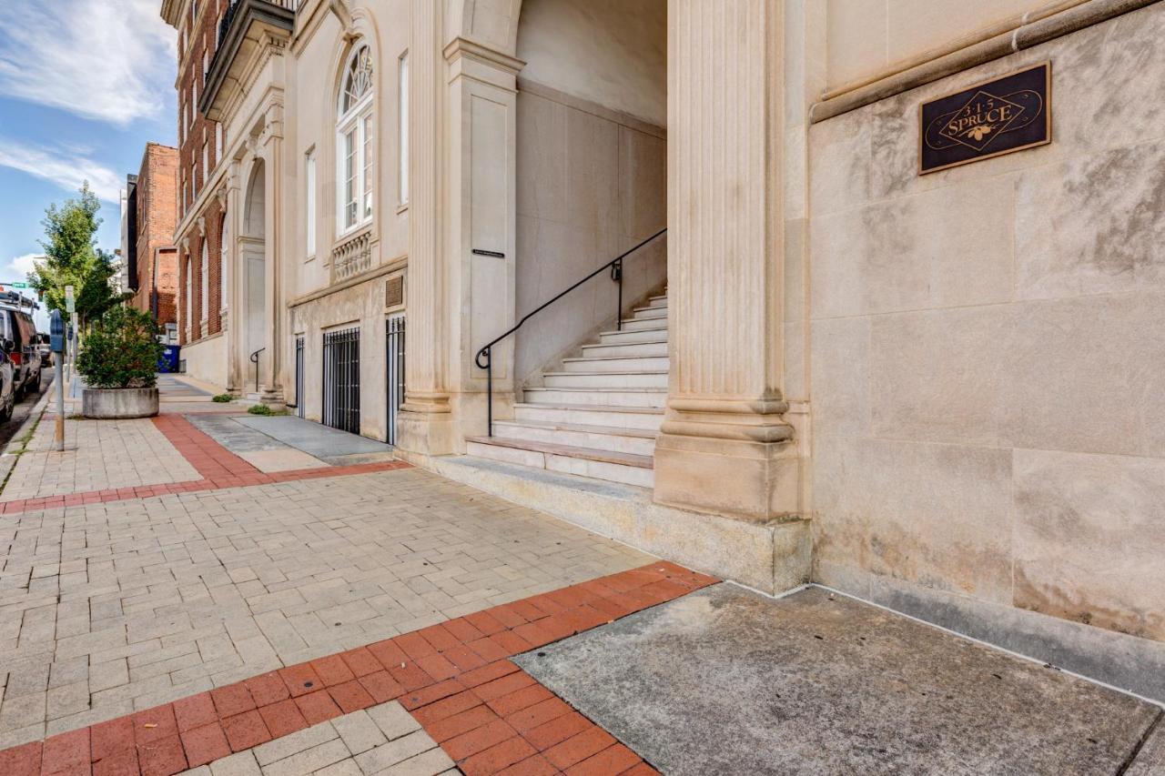 Entire Condo In Downtown Winston エクステリア 写真