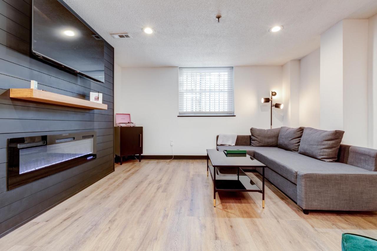 Entire Condo In Downtown Winston エクステリア 写真